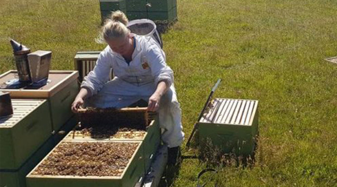 Amanda Cunningham - true honey co. beekeeper