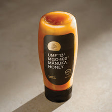 Load image into Gallery viewer, The True Honey Co. 400 MGO Squeezy Manuka Honey, 375g
