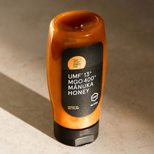 Load image into Gallery viewer, The True Honey Co. 400 MGO Squeezy Manuka Honey, 500g
