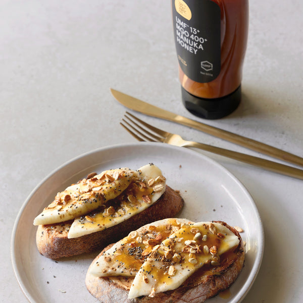 The True Honey Co. 400 MGO Squeezy Manuka Honey, 500g